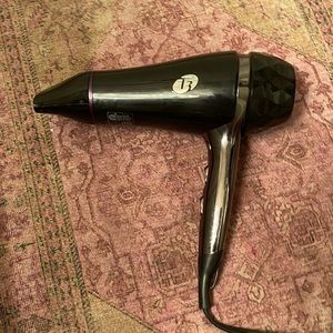 T3 Featherweight blow dryer